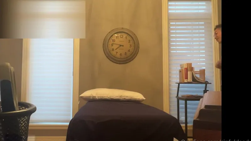 Sinfuldeeds Masseur Tease a Cock While Giving Massage Onlyfans Video
