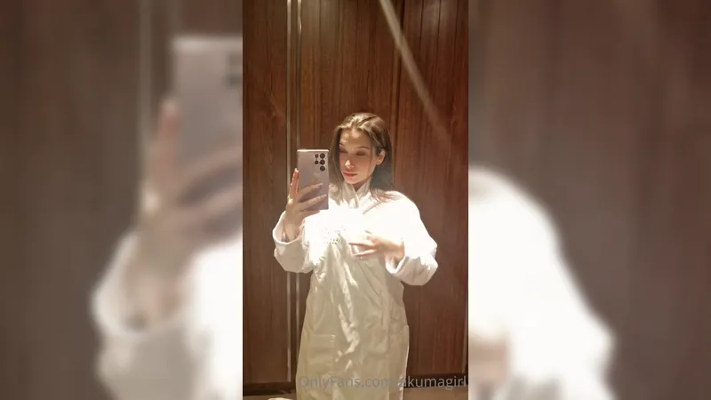 Akumagirl Beautiful Girl Love to Showing her Curvy Big Boobies in Mirror Onlyfans Video