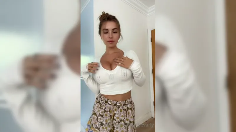 Sofia_bevarly Cute Babe Strip Tease And Touching Boobs OnlyFans Video