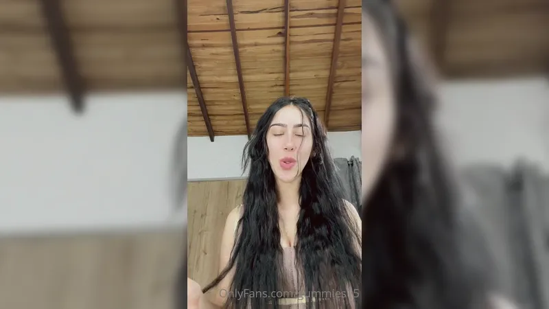 Gummies15 Pretty Slut Shows Her Big Tits Onlyfans Video