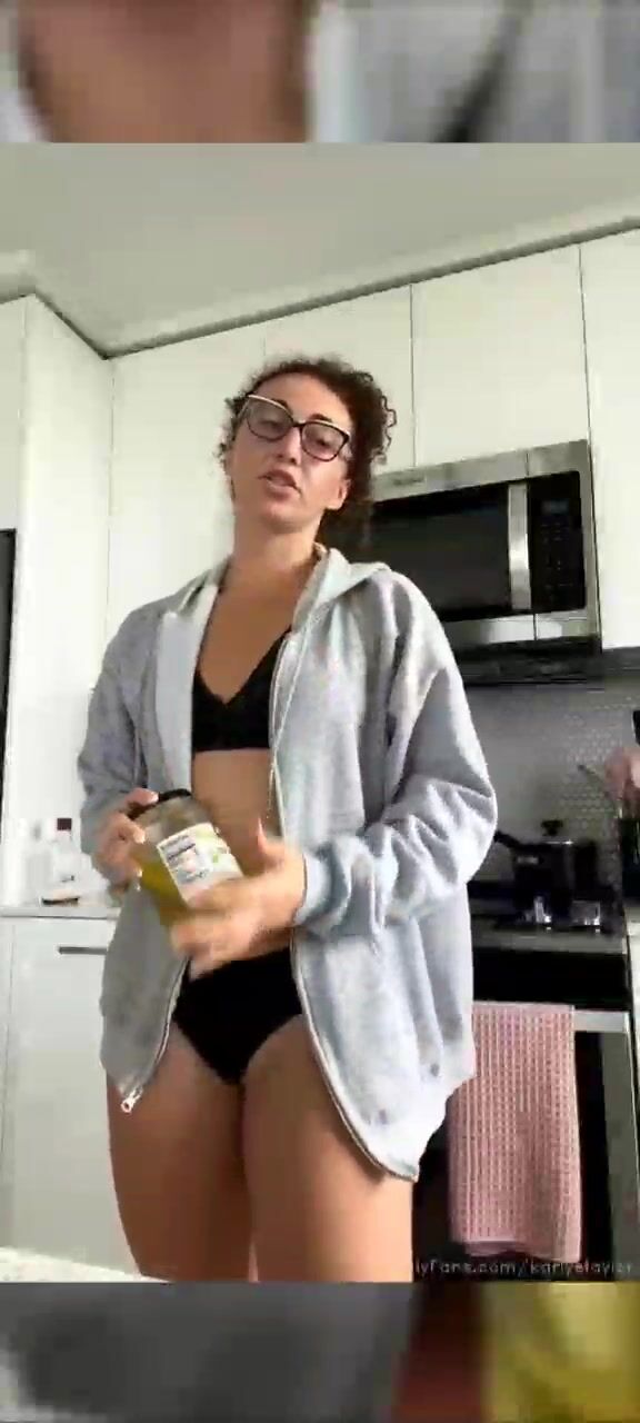 KarlyeTaylor Twerking In The Kitchen While Wearing Under Wear Onlyfans Video