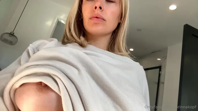 Corinna Kopf Lifting Up Her Top And Flash Nude Boobs Onlyfans Video Leak