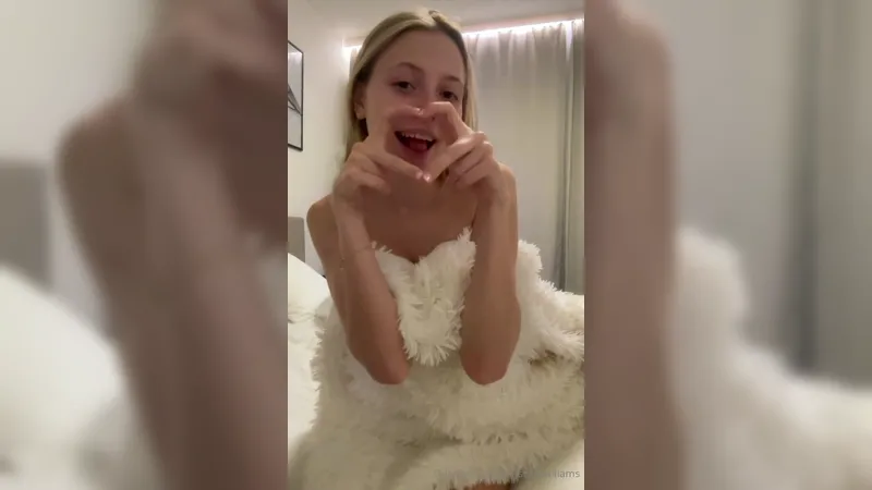 Nastya Williams Lusty Chick Enjoy Riding a Dildo While Naked on Bed Onlyfans Video