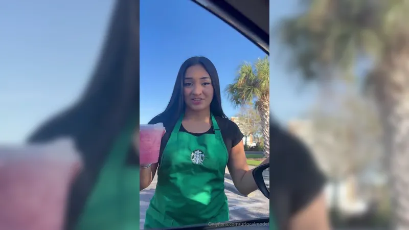Urlocalmodel - Starbucks Worker Give Good Service Onlyfans Video