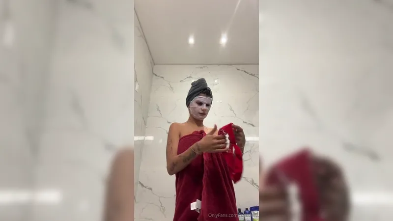 Mia Khalifa Face Mask Nipslip