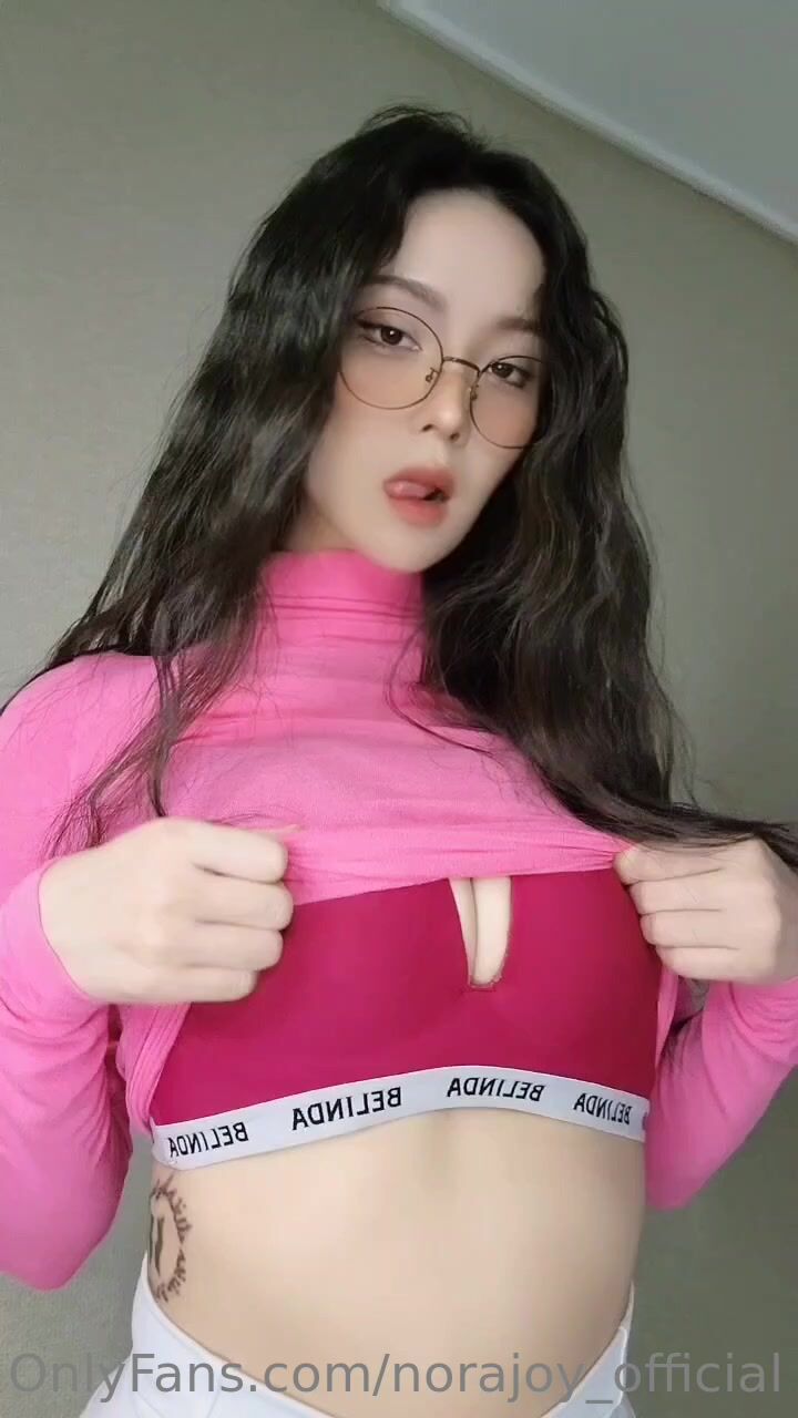 Norajoy Aka Norajoying Lifts Up Her Top Showing Curvy Tits Onlyfans Video
