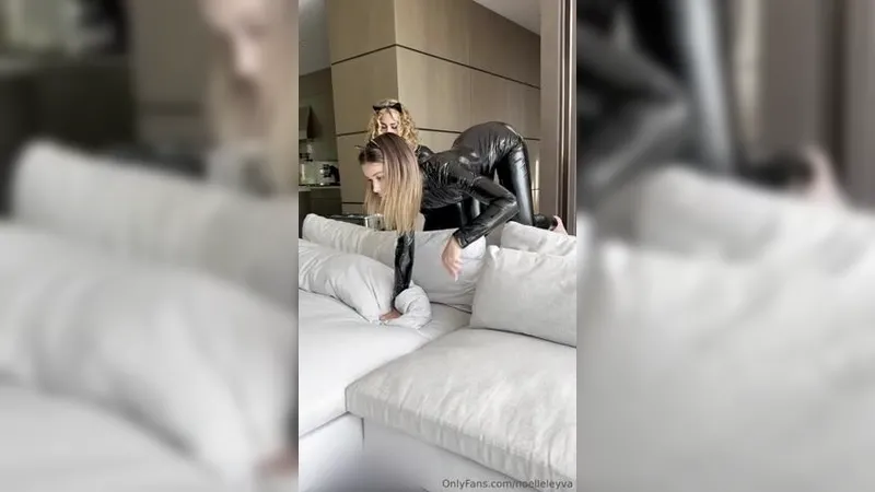 Noelleleyva & Claire Stone  Catwoman cosplay