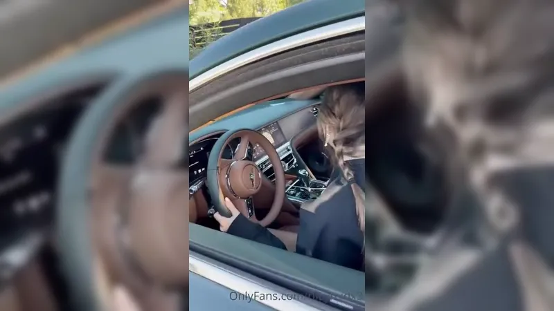 Riley Reid Shows Her Clean Pussy And Gives Head To Police Officer Onlyfans Video