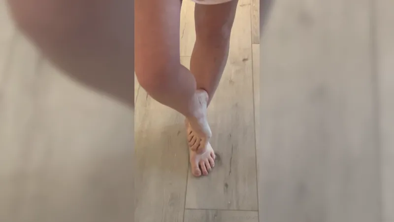 Diora Baird Teasing Horny Feet And Slipping Nipple Onlyfans Video