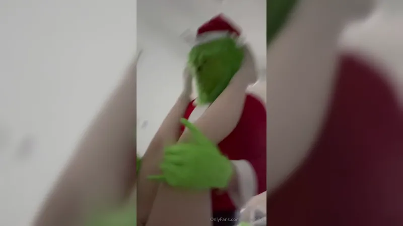 Tayler Hills Cute baby Getting Fucked Hard by Grinch Onlyfans Video