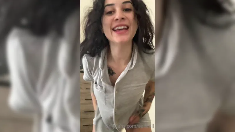 Alanah Cole Aka Aallanii Shaking And Flashing Her Perky Boobs Onlyfans Video