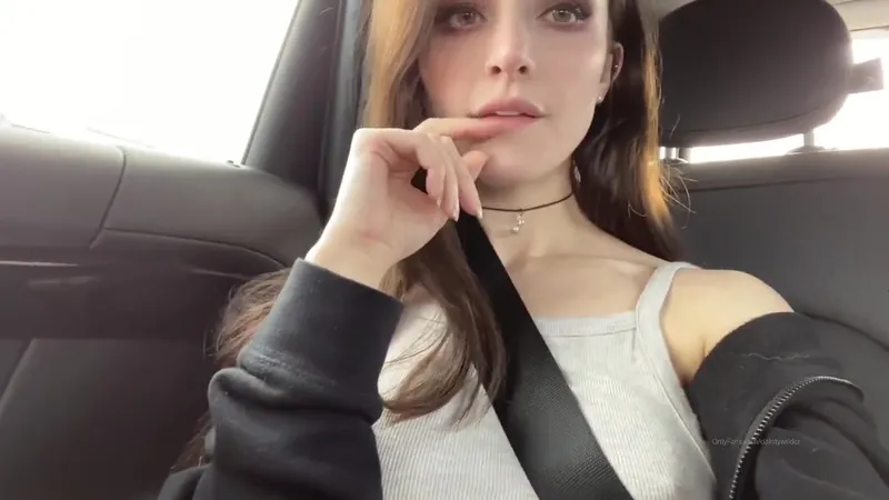 Dainty Wilder - Masturbating And Squirting In The Back Of An Uber