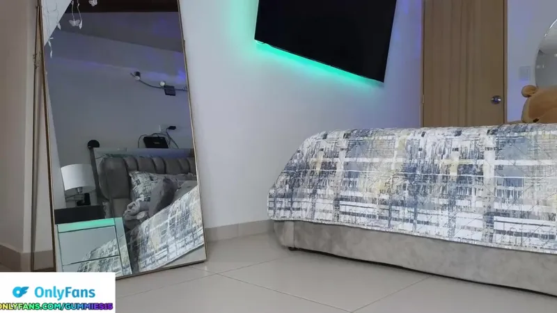 Gummies15 Puts Anal Plug and Fucking Big Dildo Onlyfans Video