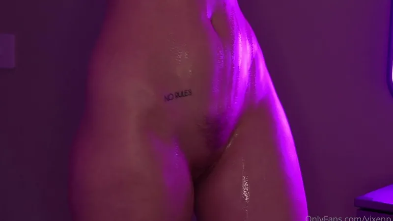 Vixenp Nude Pussy Tease With Oil Leaked Onlyfans Video
