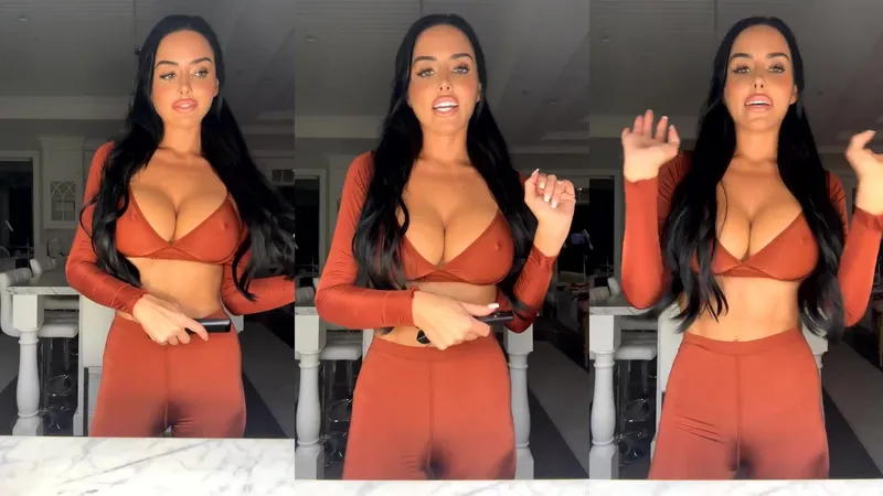 Abigail Ratchford Drops Her Juicy Tits on Live Stream Video