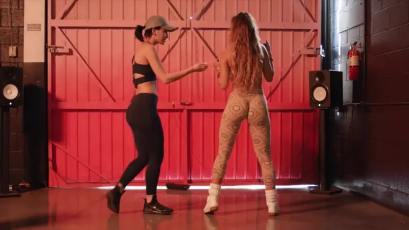 Sommer Ray Twerking Juicy Ass During Shoot Leaked Video
