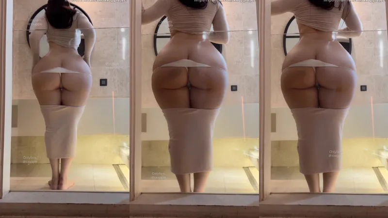 Xxapple_e Shows Massive Ass While Rubbing Pussy Onlyfans Video