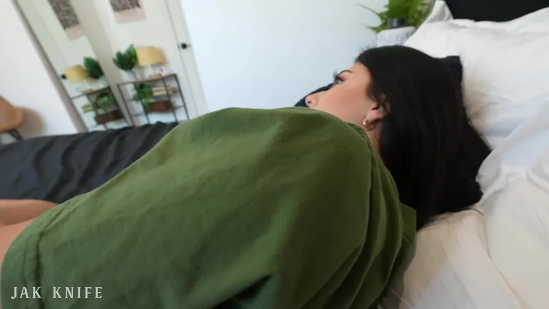 British STEP-SIS forgot to wear panties to bed - Gal Ritchie