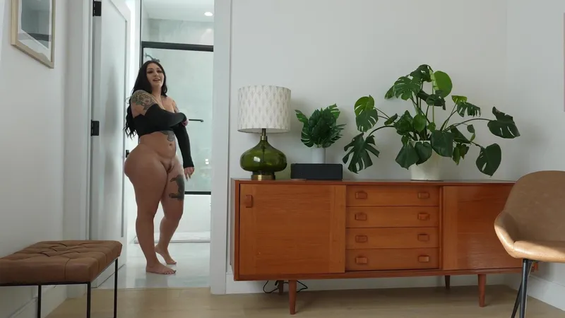 HUGE BUTT roommate swallows my cock with her BUTT AND THROAT - Roxanne Roselle