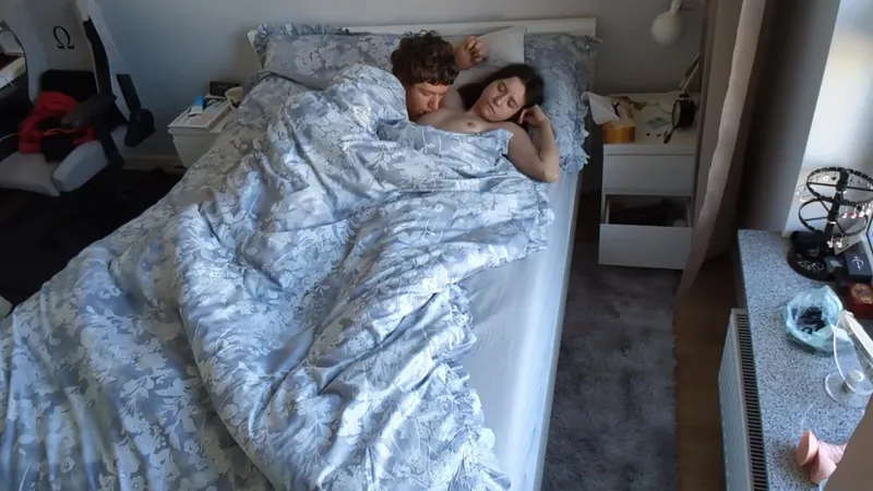 SweetRobin Quick morning sex of a real couple