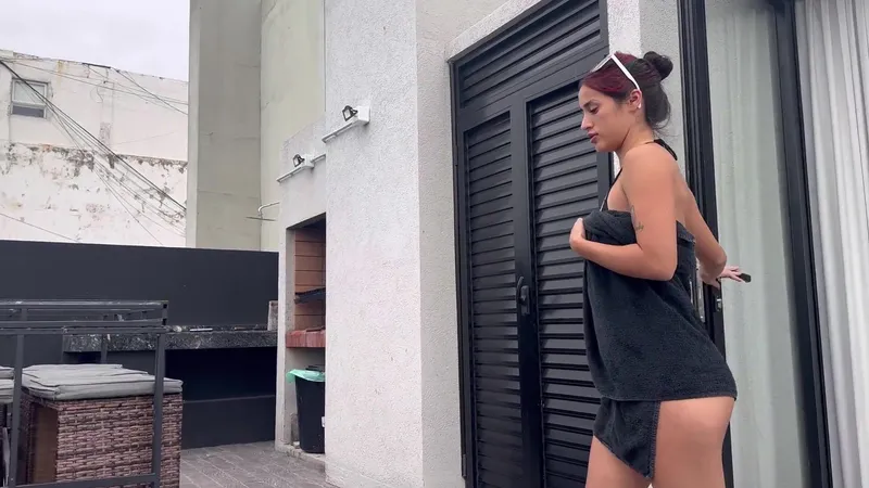 eldesc0 Gigantic rear Argentina wants penis in the apartment pool