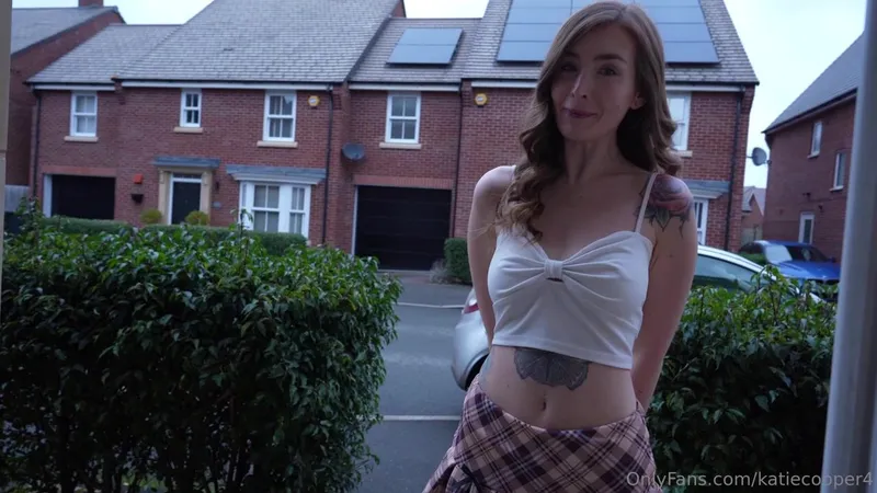 Katie Cooper fucking tattooed man in doggy style.