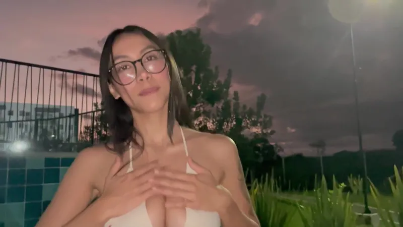 Follando con mi vecina colombiana! Le gusta duro!
