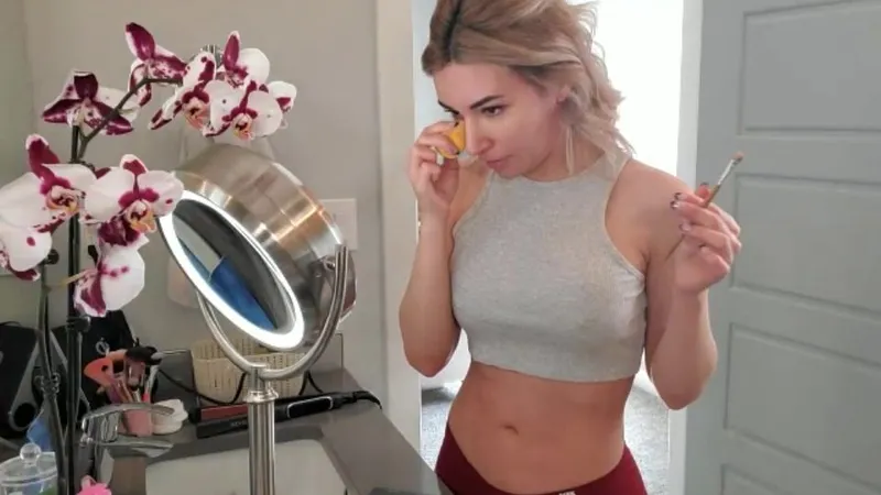 Alinity OnlyFans Live Stream Video Fit Babe In Lingerie Teases In Bedroom While Puting On Makeup