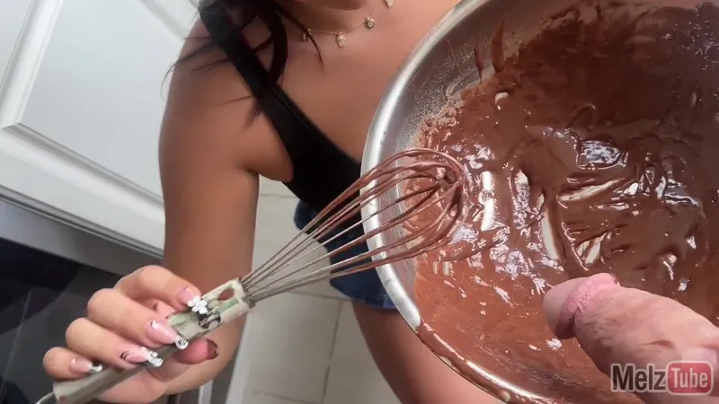 Stepsis Gets Creampied While Baking Cake