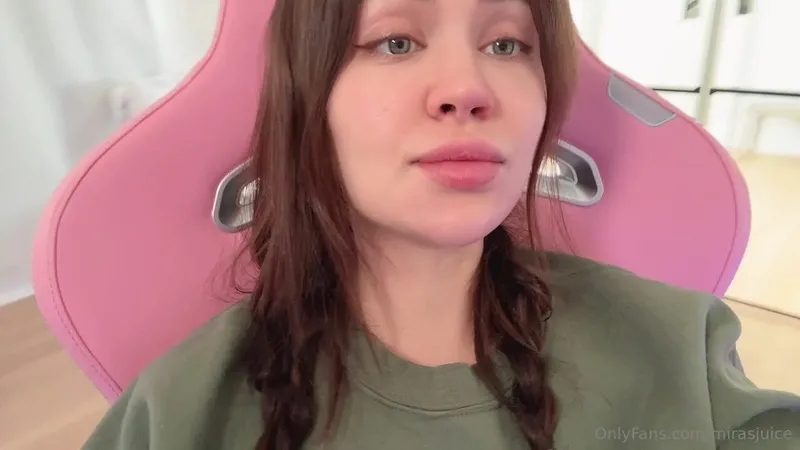 Mirasjuice Teasing with Her Tits and Showing Booty Solo Video