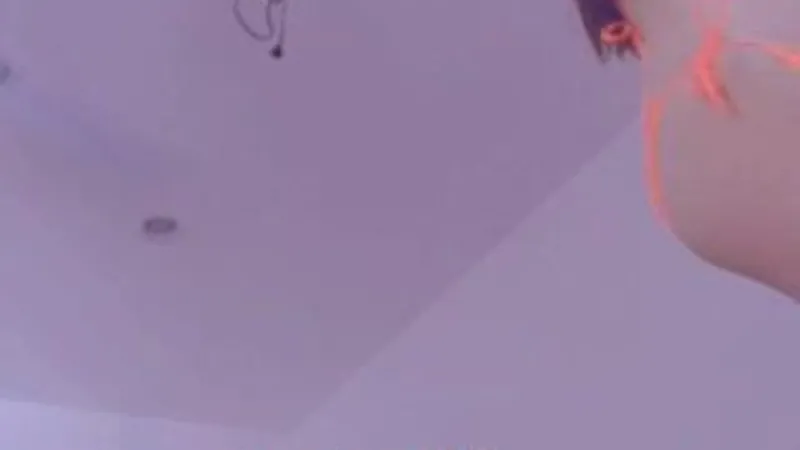Katee Owen Gets Exposed her ass and Tits in Tight bikini in live Video