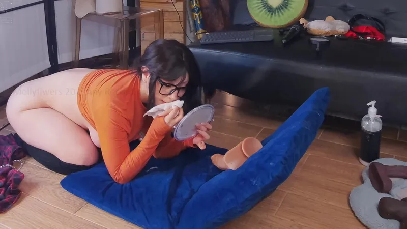Mollyflwers Shakes Her Thick Thighs And Juicy Ass In Orange Lingerie Before Masturbate
