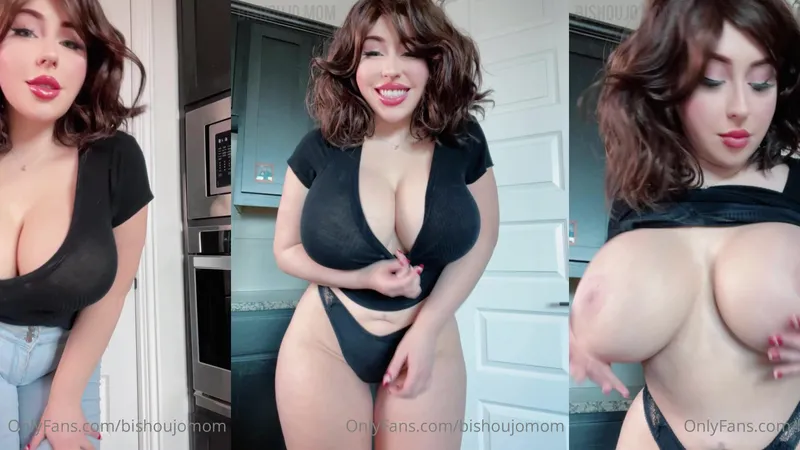 Bishoujomom Show Off Huge Boobs In A Black Top In This OnlyFans Video