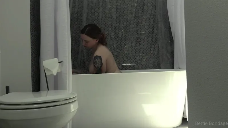 Bettie Bondage Curvy Goddess Tattooed Babe Masturbate Naked Bathtub