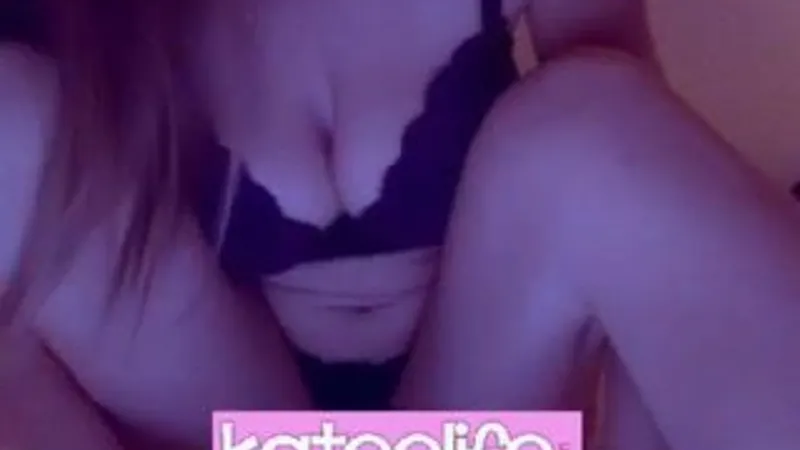 Katee Owen Strip And Show Her Boobs And Pussy In This Live Stream
