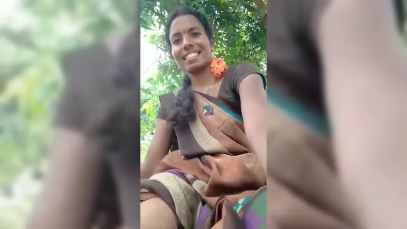 Rustic Bhabhi showing juicy pussy and ass in live video
 Indian Video Tape