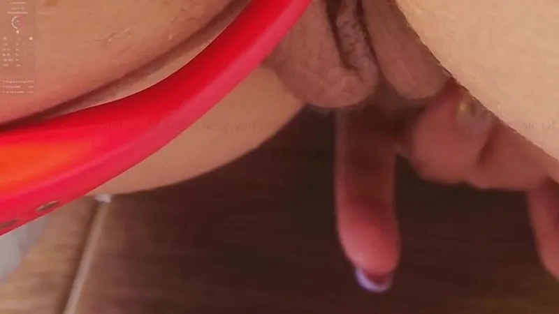 Mollyflwers Goes Wild in 90-Minute Live Stream with Dildo Play and Pussy Tease