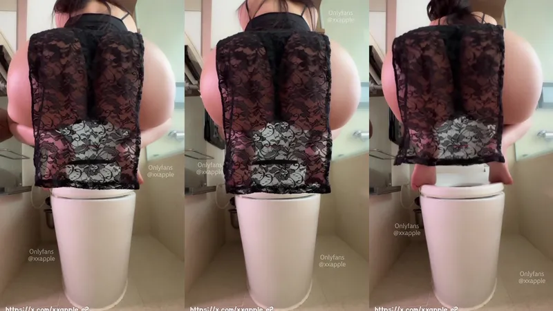 OnlyFans Xxapplee Petite Cutie In Black Lingerie Twerking On Toilet