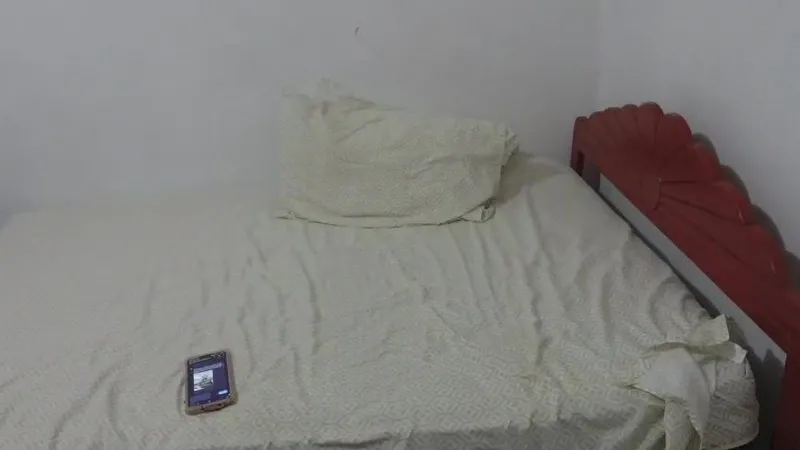 Jenny Scordamaglia Go Live Video With Phone In Bed