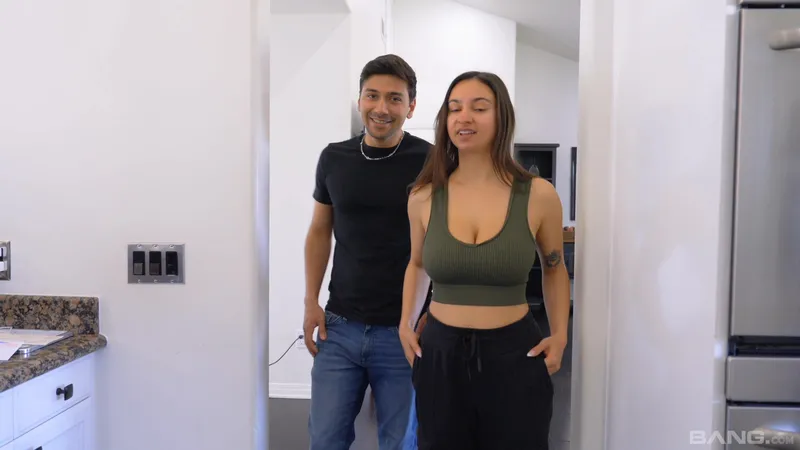 Hailey Rose Shoots BTS Video With Crew In Behind-the-scenes Footage