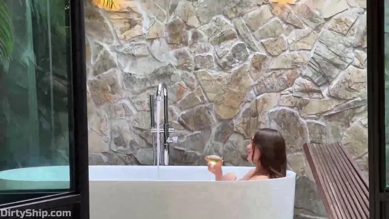 Olivia Mae naked curves tease in the bathtub and bedroom OnlyFans video