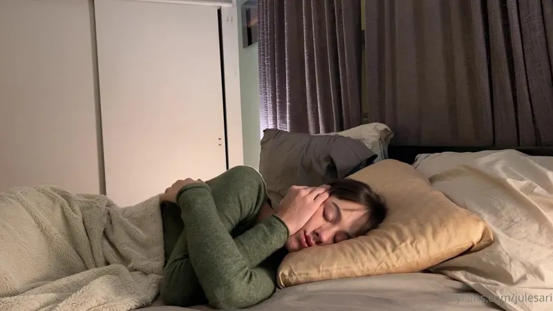 Jules Ari Wakes Up To A Cock In Her Mouth