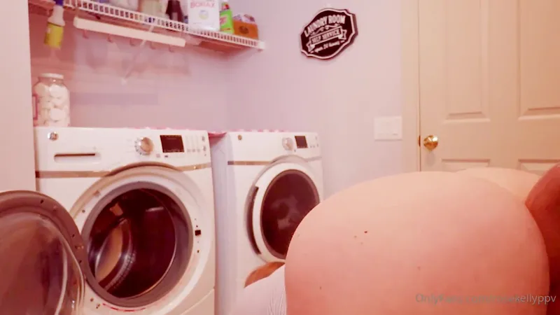 RoseKellyPPV's Laundry Day Blowjob in the Laundry Room