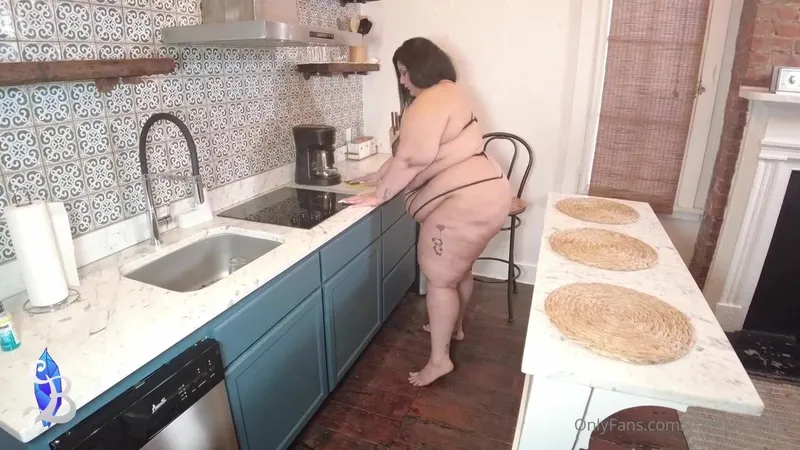 CrystalBlue420 OnlyFans Curvy Goddess Gets Fucked Hard in the Kitchen