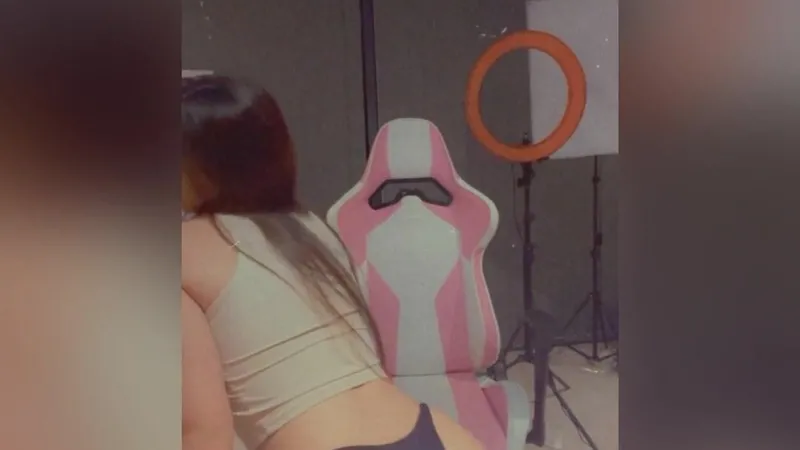 LaurenAlexisGold Pussy Rub and Spanking Tease in Tight Outfit OnlyFans Leaked Video