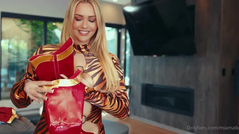 Mia Malkova Teases In Halloween Costumes Try On Leaked Video