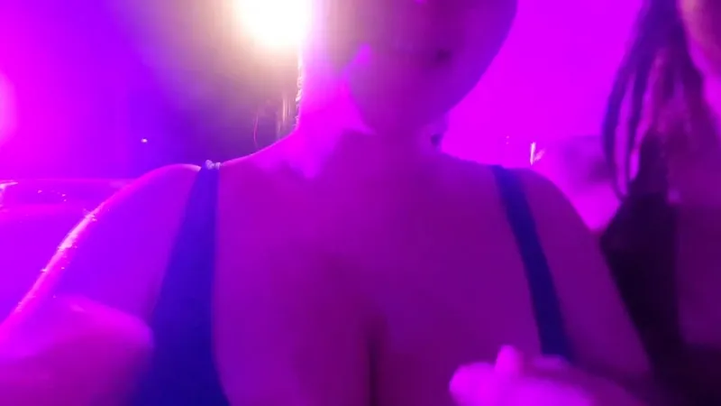 Isla Moon And Her Two Girls Have Lesbian Threesome In A Pool