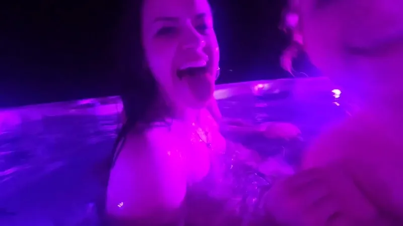 Isla Moon And Her Two Girls Have Lesbian Threesome In A Pool