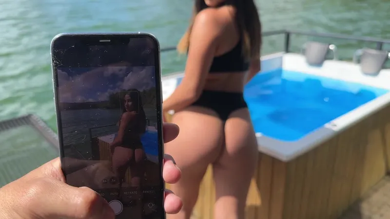 Houseboat Photoshoot Turns Naughty with Public Fucking and Double Facial