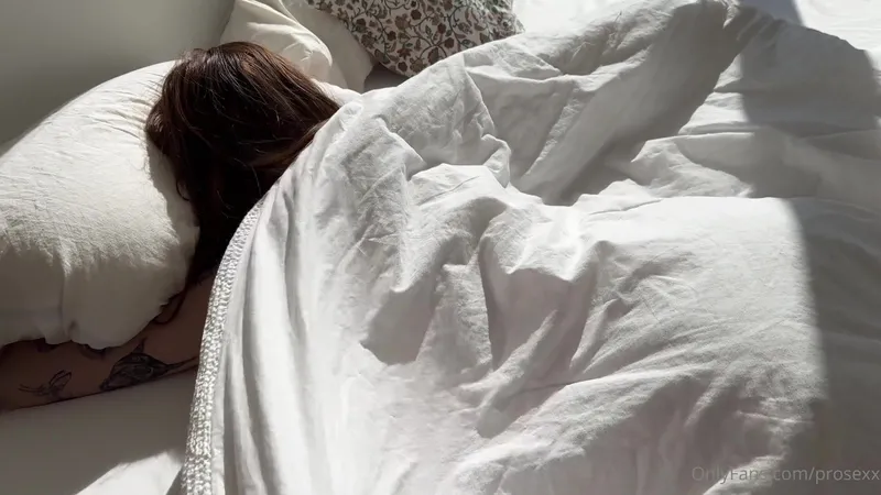 Rosie Rider Bangs Her Best Friend in Leaked OnlyFans Video